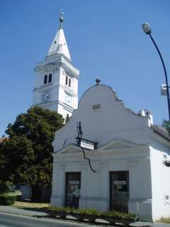 Hódmezővásárhely, Kossuth tér: Ótemplom és Magtár.jpg Hódmezővásárhely, Kossuth tér: Ótemplom és Magtár.jpg
