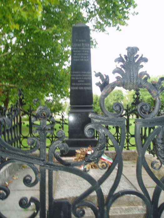 Kecskemét, Béke fasor 71A Lestár Péter sírja.jpg Kecskemét, Béke fasor 71A Lestár Péter sírja.jpg