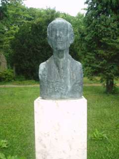 Mohács, Hősök parkja. Bartók Béla szobra.jpg Mohács, Hősök parkja. Bartók Béla szobra.jpg