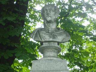 Sümeg, Népkert: Kisfaludy Sándor mellszobra.jpg Sümeg, Népkert: Kisfaludy Sándor mellszobra.jpg