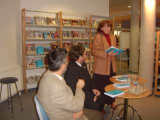 STA65535 - A Halis-év-könyvet dr. Pintérné Grundmann Frida osztályvezető ajánlotta a hallgatóságnak.JPG STA65535 - A Halis-év-könyvet dr. Pintérné Grundmann Frida osztályvezető ajánlotta a hallgatóságnak.JPG