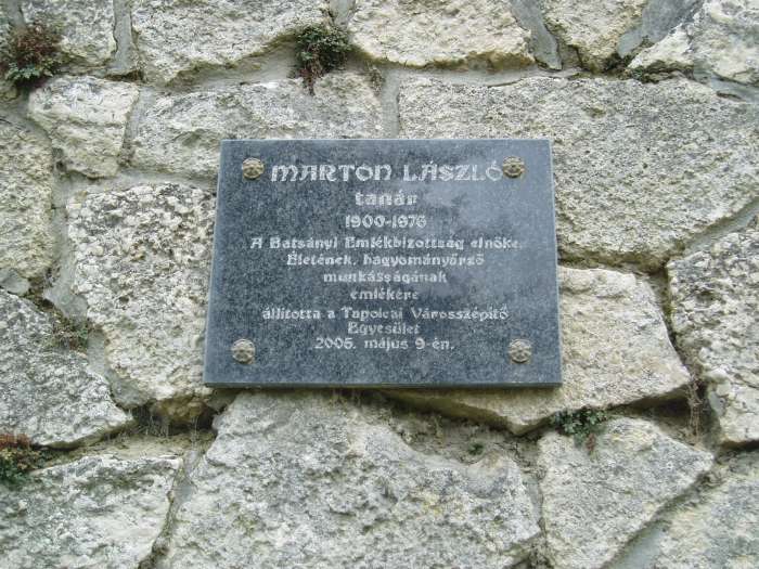 Tapolca, Városi Panteonfal. Marton László.jpg Tapolca, Városi Panteonfal. Marton László.jpg